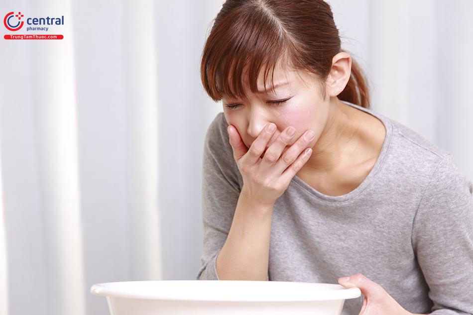 Buồn nôn có thể xuất hiện khi uống thuốc tránh thai hàng ngày