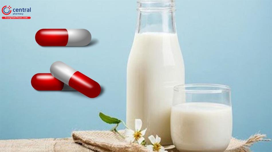 Chú ý khi uống sữa cùng thuốc tây