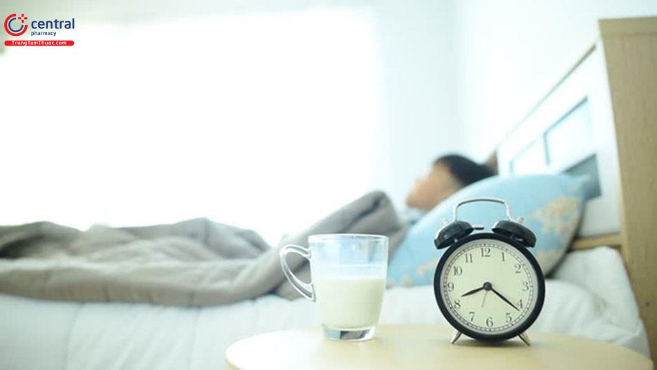 Hình ảnh minh họa uống sữa vào mỗi buổi sáng