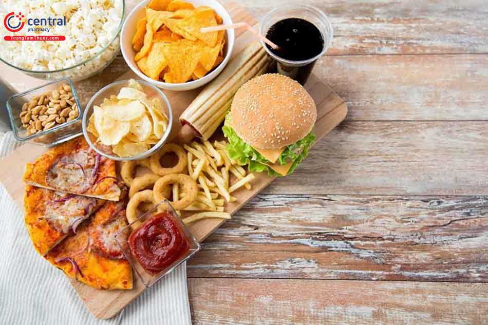 Người bệnh tim mạch cần hạn chế ăn nhiều dầu mỡ, đồ chế biến sẵn